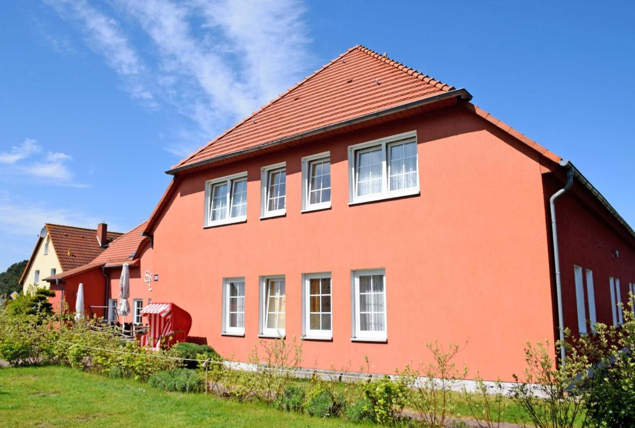 Das Kleine Hotel Auf Moenchgut Lobbe Bagian luar foto