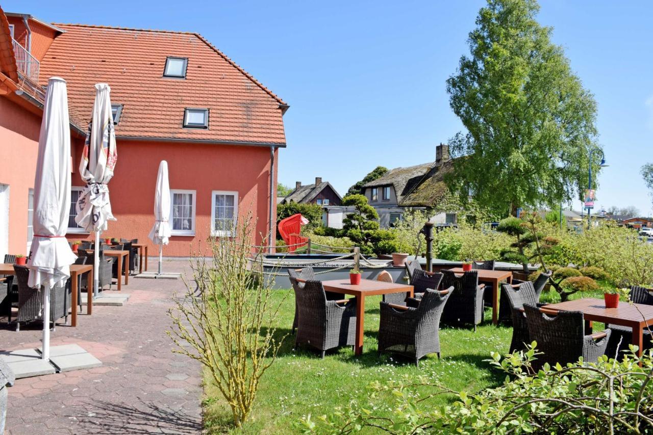 Das Kleine Hotel Auf Moenchgut Lobbe Bagian luar foto