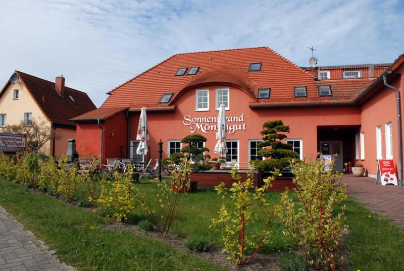 Das Kleine Hotel Auf Moenchgut Lobbe Bagian luar foto