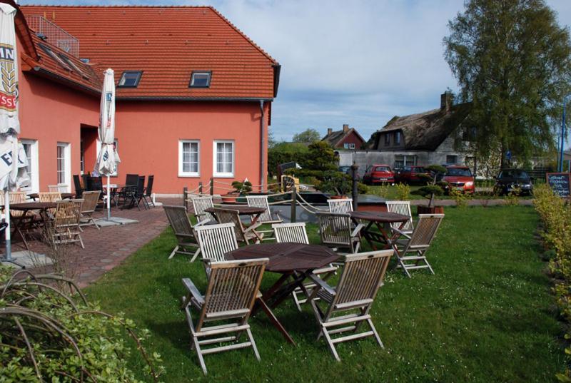 Das Kleine Hotel Auf Moenchgut Lobbe Bagian luar foto