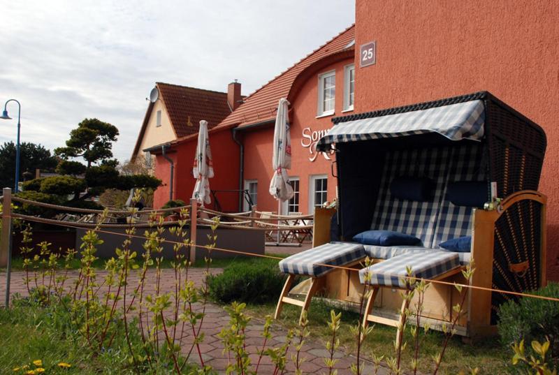 Das Kleine Hotel Auf Moenchgut Lobbe Bagian luar foto