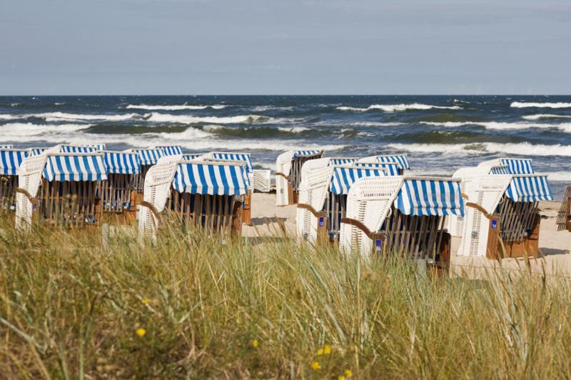 Das Kleine Hotel Auf Moenchgut Lobbe Bagian luar foto